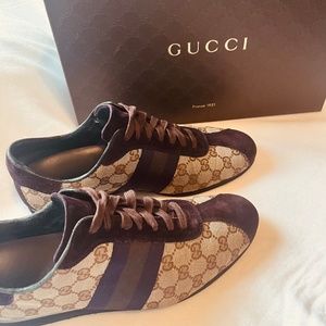 Cool Gucci Men’s Low Top Sneakers (authentic)